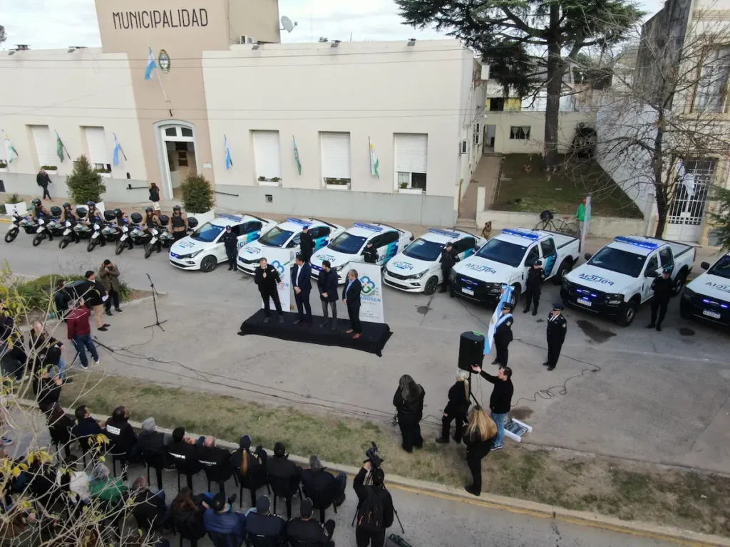 Brandsen recibió histórica entrega de móviles para seguridad