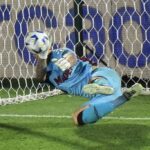 Nahuel Losada celebrando el título con Lanús tras su actuación decisiva en el Defensores del Chaco