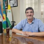 Fernando Raitelli, intendente de Brandsen, durante una entrevista radial analizando la situación económica y la gestión municipal