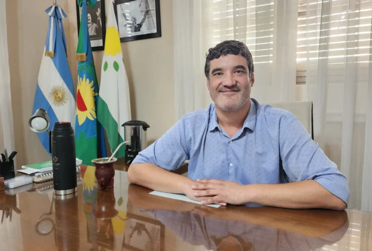 Fernando Raitelli, intendente de Brandsen, durante una entrevista radial analizando la situación económica y la gestión municipal