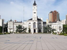 Palacio Municipal de La Plata, uno de los municipios destacados por su alto nivel de transparencia fiscal según el informe de ASAP.