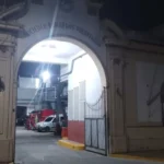 Comisión Directiva de los Bomberos Voluntarios de Ensenada difundiendo el comunicado oficial sobre la finalización del contrato con YPF y el balance de gestión institucional.