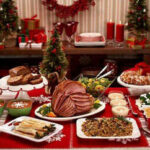 Navidad en Argentina: Nochebuena en familia con mesa compartida, luces navideñas y clima de reflexión y esperanza