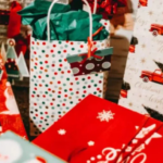 Noche de Compras en Berisso sobre la Avenida Montevideo con comercios abiertos, música en vivo y actividades navideñas