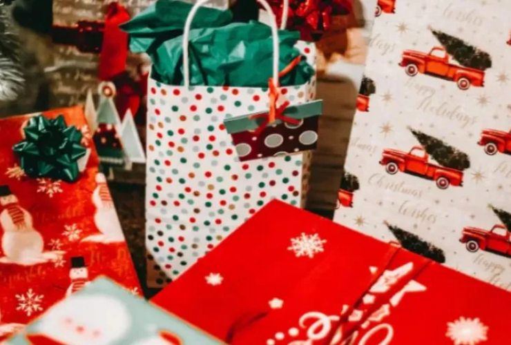 Noche de Compras en Berisso sobre la Avenida Montevideo con comercios abiertos, música en vivo y actividades navideñas