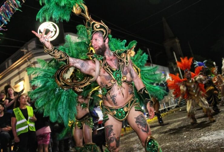 Carnaval Brandsen 2026 con desfile de comparsas en avenida Mitre