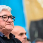 Movilización de trabajadores del Astillero Río Santiago en Ensenada en reclamo salarial y contra el ajuste