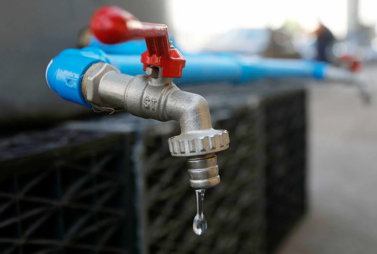 Corte total de agua en Punta Lara por obras del nuevo acueducto de ABSA durante 30 horas