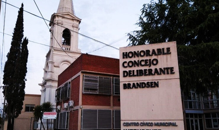 Apertura del período de sesiones ordinarias 2026 del Honorable Concejo Deliberante de Brandsen en el Museo y Archivo Histórico, Mitre 146, con vecinos y autoridades presentes.