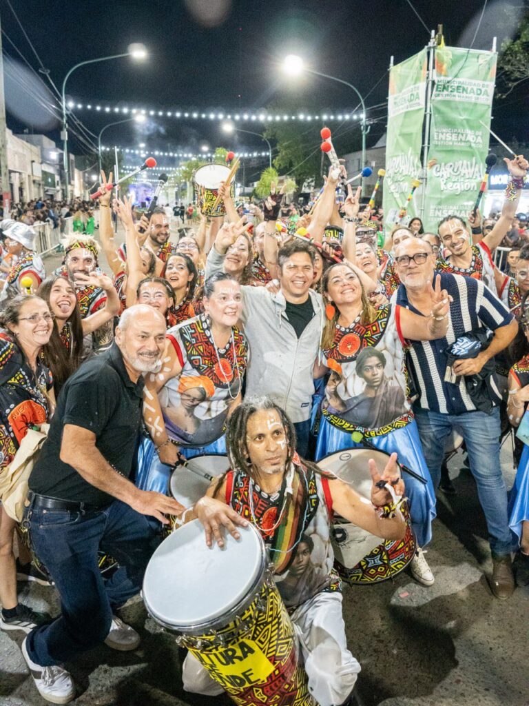 Ensenada desbordó de alegría en la primera noche del Carnaval de la Región