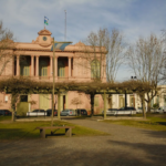 Vista del edificio municipal de Magdalena en el marco de la aprobación de los balances del ejercicio 2024 por el Tribunal de Cuentas bonaerense.