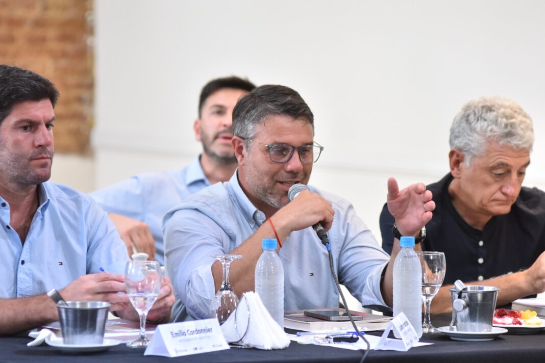 Lisandro Hourcade participando del encuentro regional de intendentes convocado por la CAF en Chascomús.