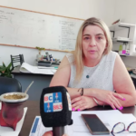 Trabajos de bacheo y reparación de calles en la ciudad de Berisso como parte del plan de obras viales municipales.