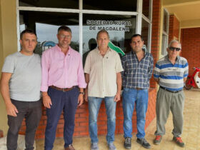 Expo Magdalena Produce en la Sociedad Rural de Magdalena con maquinaria agrícola y productores regionales mostrando el potencial productivo del distrito.