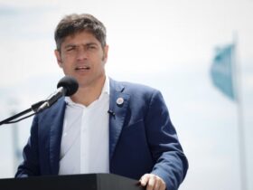 Axel Kicillof gobernador de la provincia de Buenos Aires durante una actividad política vinculada al peronismo bonaerense