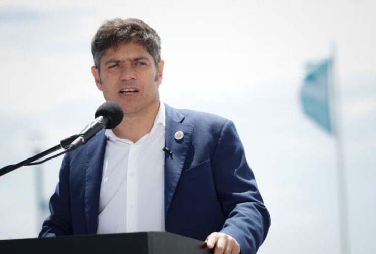 Axel Kicillof gobernador de la provincia de Buenos Aires durante una actividad política vinculada al peronismo bonaerense