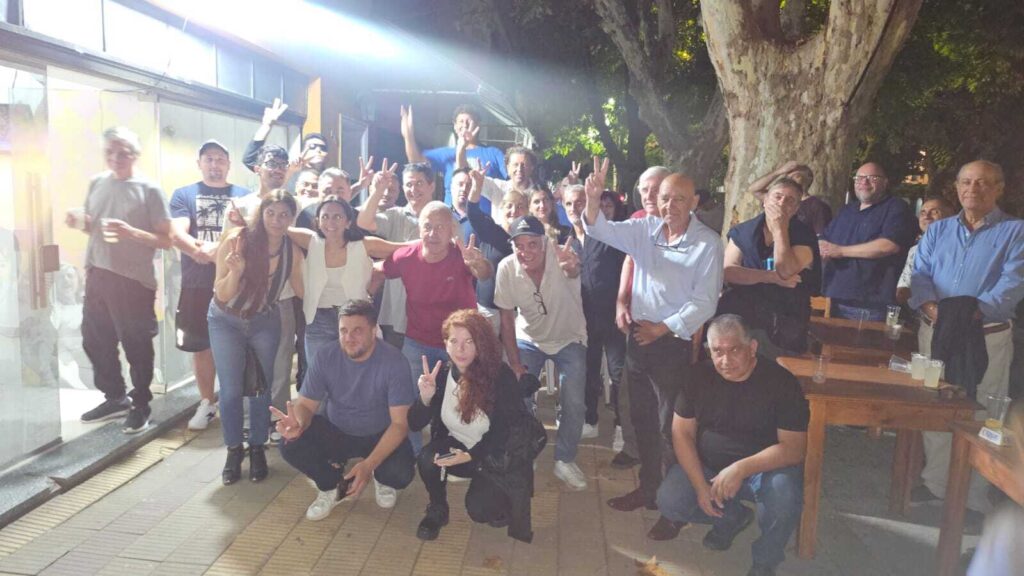 Pablo Fernández encabezó la apertura de un nuevo local político en La Plata