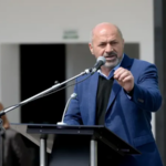 Nuevo edificio de escuela secundaria en Ensenada con aulas modernas equipadas