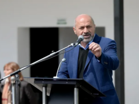 Nuevo edificio de escuela secundaria en Ensenada con aulas modernas equipadas