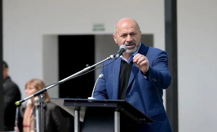 Nuevo edificio de escuela secundaria en Ensenada con aulas modernas equipadas