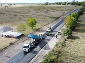 Obras de repavimentación y mejoras en la Ruta 11 en el partido de Magdalena con maquinaria vial trabajando sobre la calzada