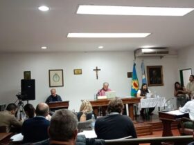 Concejo Deliberante de Brandsen en sesión ordinaria debatiendo proyectos ambientales y urbanos en el distrito