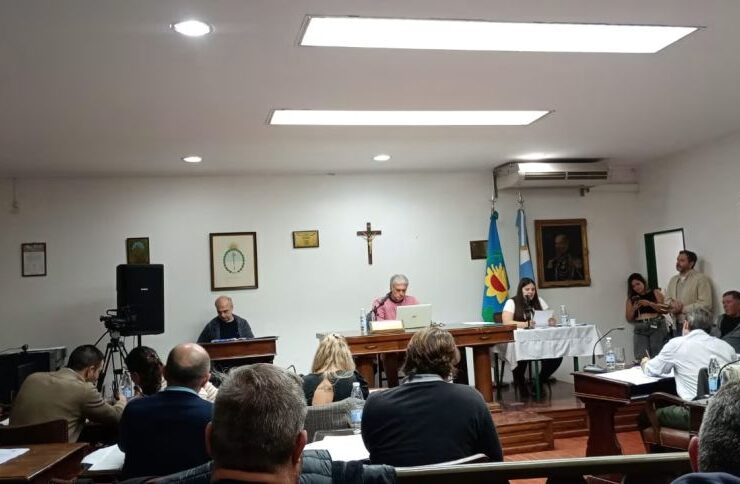 Concejo Deliberante de Brandsen en sesión ordinaria debatiendo proyectos ambientales y urbanos en el distrito