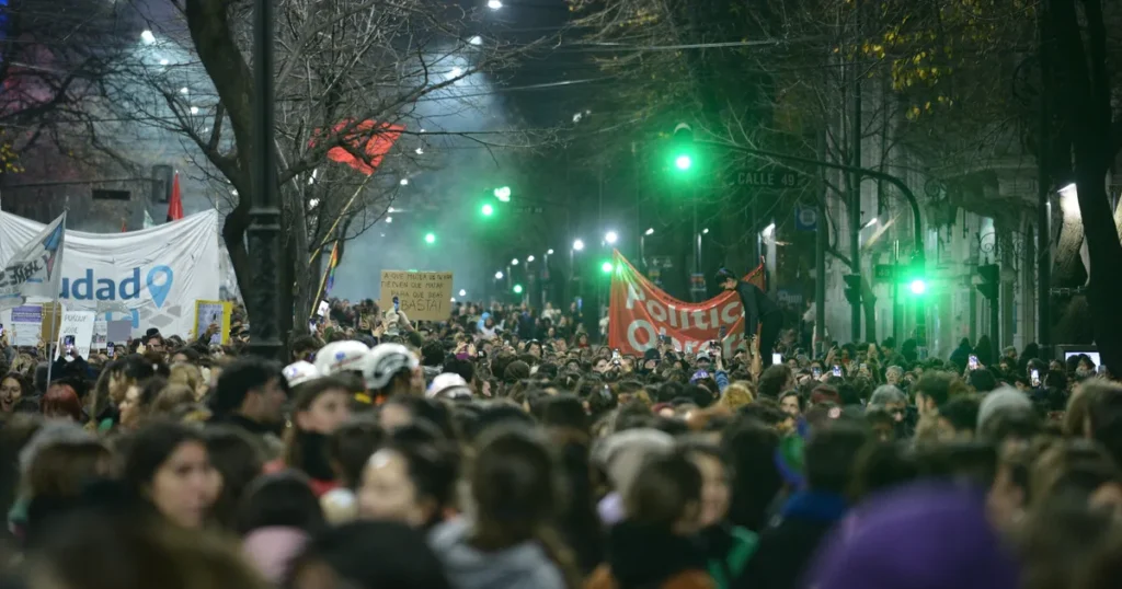 La marcha del Ni Una Menos volvió a copar las calles de La Plata contra los femicidios y la violencia machista