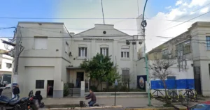 El mensaje del Concejo Deliberante de Berisso tras el ataque al recinto con una bomba molotov