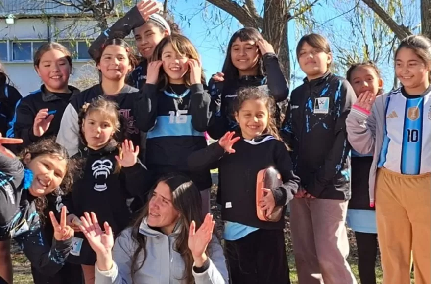 Las categorías menores de la Escuela de Hockey Femenino visitaron a Magdalena