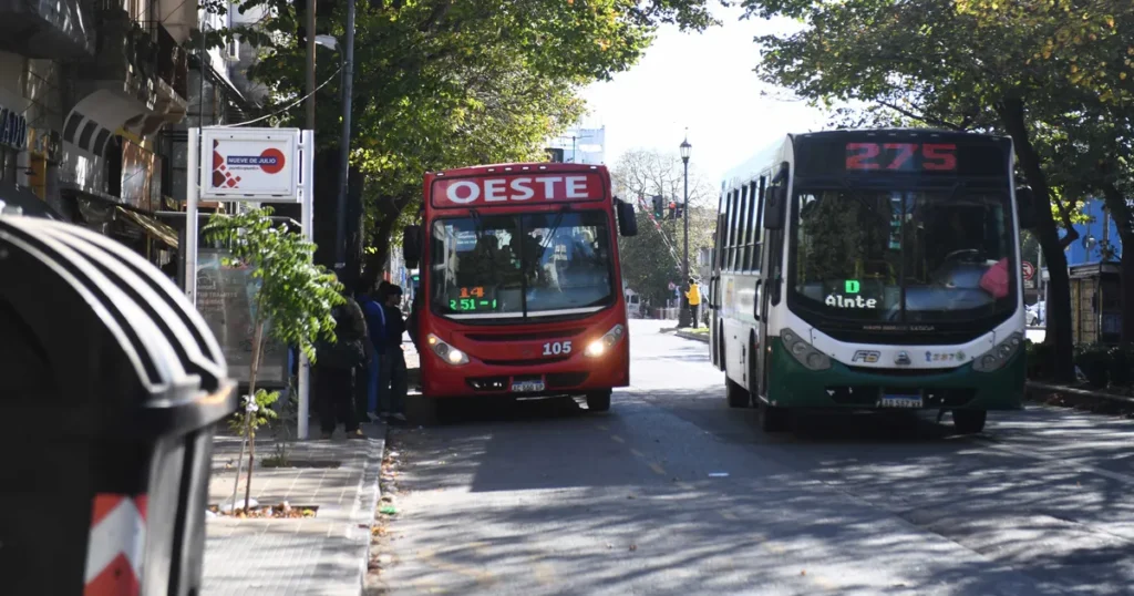 Se define a cuánto se irán los boletos de micros en La Plata y la región a partir de julio