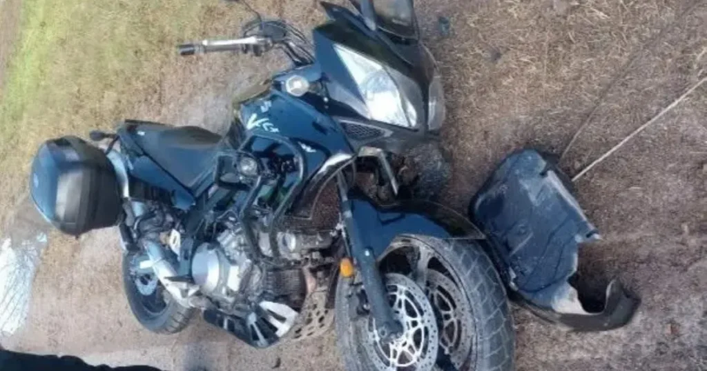 Un motociclista de Berisso chocó contra un auto y murió