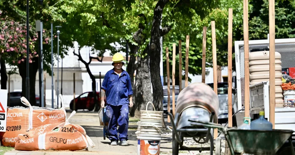 Julio Alak confirmó la fecha de inauguración de Plaza España tras las obras de remodelación