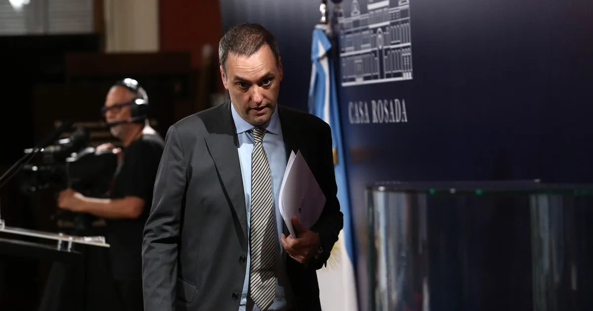 Manuel Adorni renunció a la jefatura de Gabinete