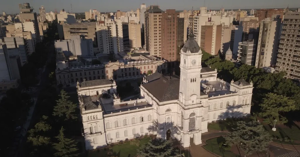 Repararán los techos del Palacio Municipal de La Plata y la obra costará más de mil millones de pesos