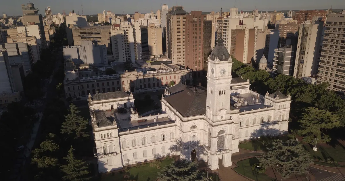 Repararán los techos del Palacio Municipal de La Plata y la obra costará más de mil millones de pesos