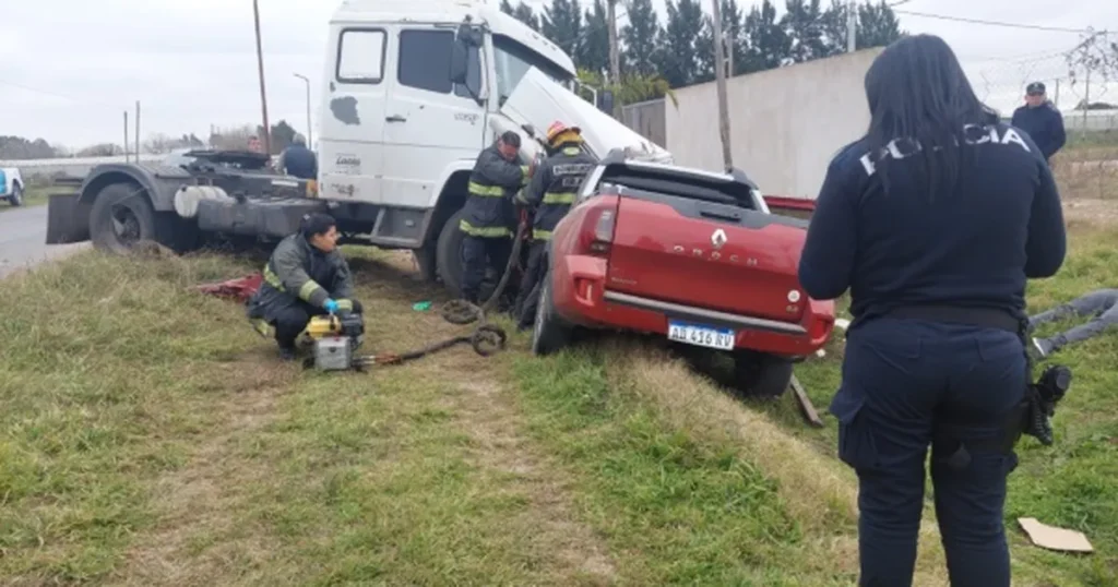 ¿Quién era la mujer que murió en La Plata tras el brutal choque entre una camioneta y un camión?