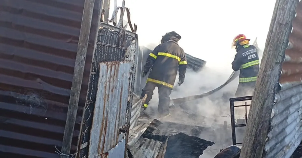 Se incendió una casilla en La Plata, una familia perdió todo en minutos y lanzó un pedido solidario