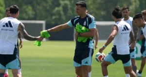Lionel Scaloni mete mano y tiene dudas en puestos claves para los cuartos de final del Mundial 2026