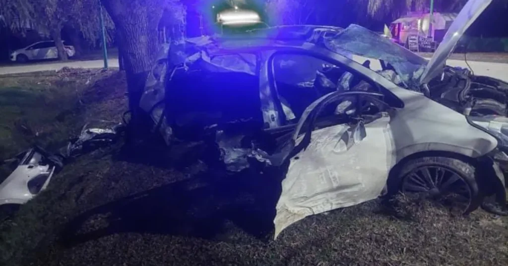 Un tremendo accidente de tránsito casi termina en tragedia en la costanera de Punta Lara
