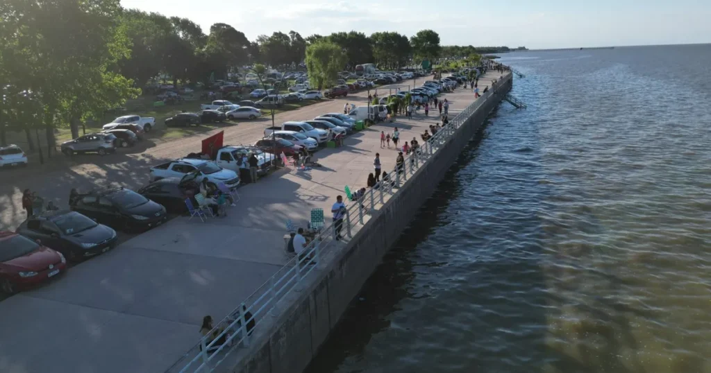 Avanza la extensión del murallón costero en Punta Lara y hay polémica por su impacto ambiental