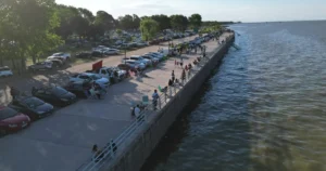 Avanza la extensión del murallón costero en Punta Lara y hay polémica por su impacto ambiental