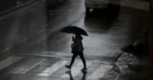 Hay alerta amarillo en La Plata por tormentas fuertes desde la madrugada del domingo