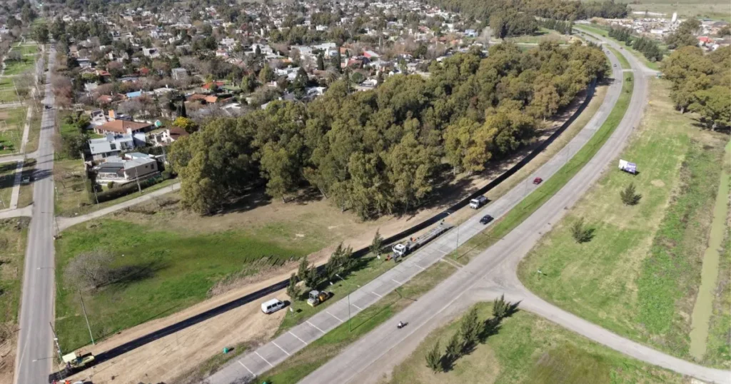 Avanza la construcción de la bicisenda de diagonal 74 que unirá la bajada de la Autopista con Punta Lara