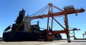 La Prefectura Naval Argentina intimó a los trabajadores a levantar el paro que afecta a más de 100 barcos