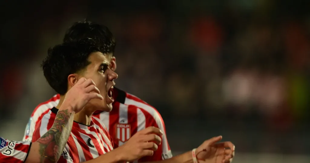 Estudiantes aplastó 4 a 0 a Gimnasia y se quedó con el clásico platense en el Estadio UNO