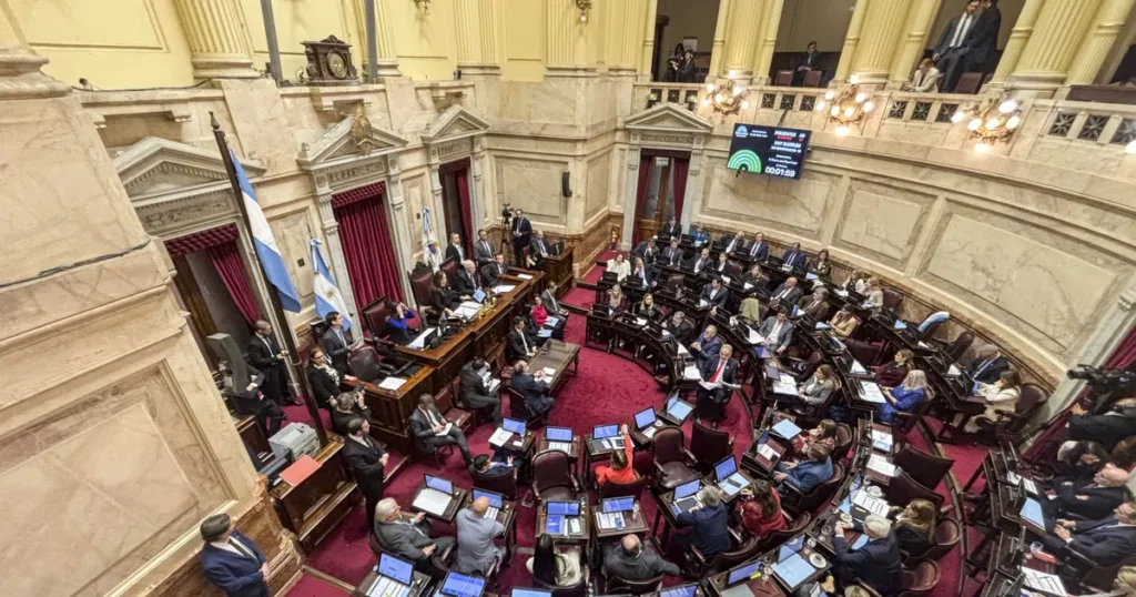 La Libertad Avanza redefine su estrategia en el Senado y apunta a un paquete económico acotado