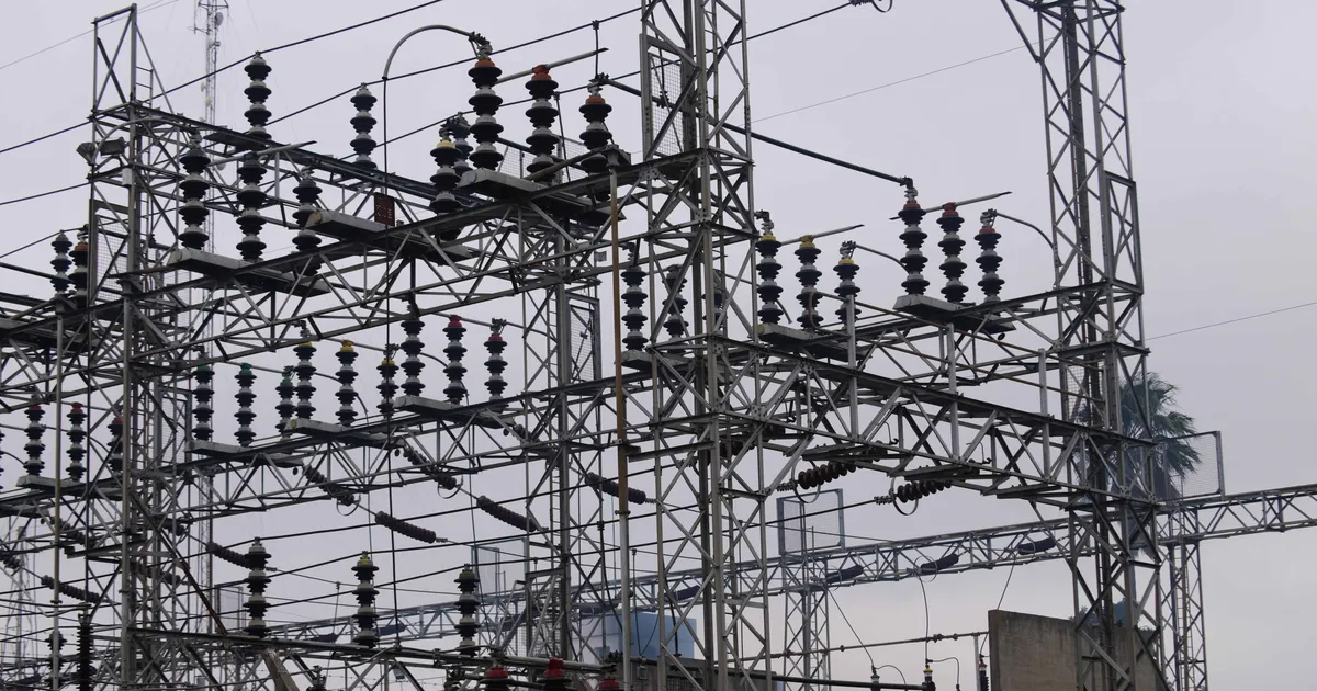 EDELAP instaló quince generadores en puntos clave, pero todavía miles de vecinos siguen sin luz