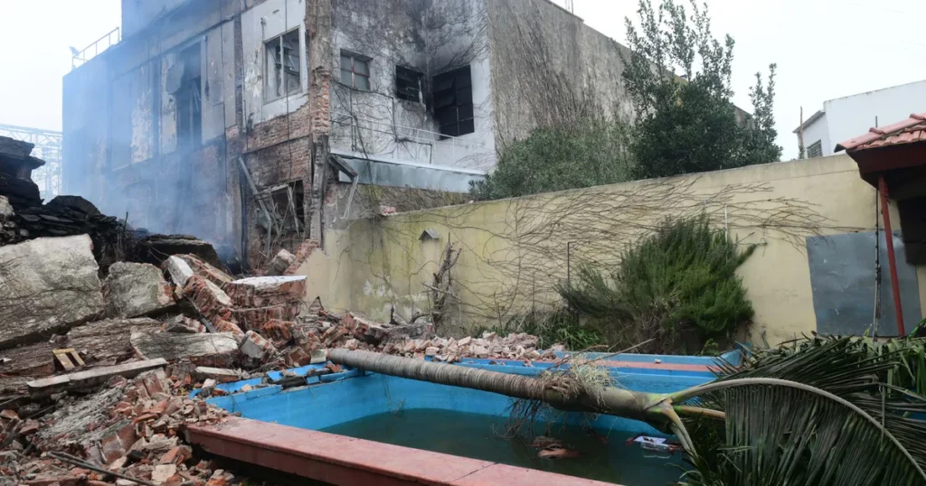Así vive la familia de Tolosa que sufrió un derrumbe durante el incendio de la subestación de Edelap