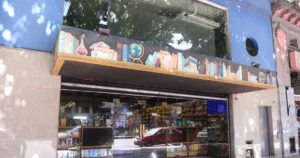 Más de 70 comercios históricos de La Plata fueron reconocidos por la Legislatura